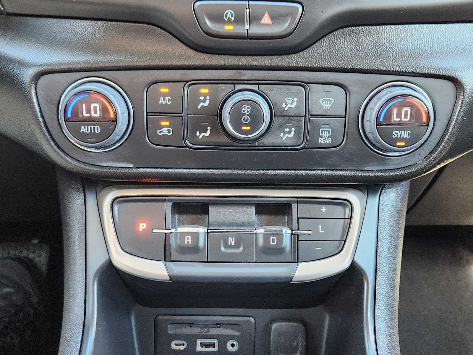 Used 2024 GMC Terrain Denali AWD/4WD image 22