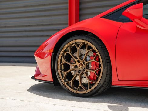 Used 2022 Lamborghini Huracan EVO RWD image 21