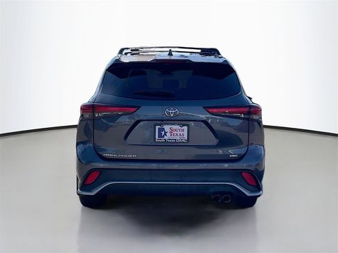 Used 2023 Toyota Highlander L image 6
