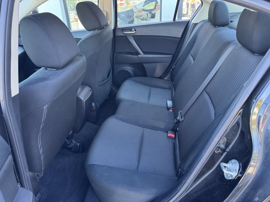 Used 2013 MAZDA MAZDA3 i SV FWD image 11