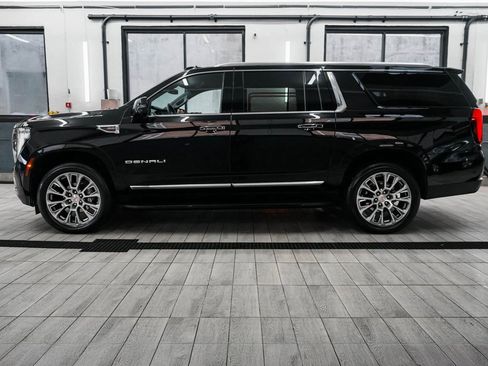Used 2025 GMC Yukon XL Denali image 4