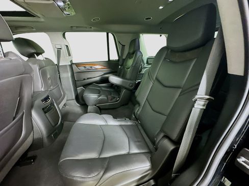 Used 2019 Cadillac Escalade Premium Luxury image 33