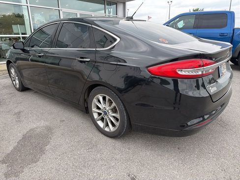 Used 2017 Ford Fusion SE w/ Fusion SE Technology Package FWD image 5