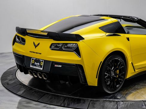 Used 2015 Chevrolet Corvette Z06 w/ 3LZ Preferred Equipment Group RWD image 26
