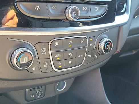 Used 2023 Chevrolet Traverse RS AWD/4WD image 34