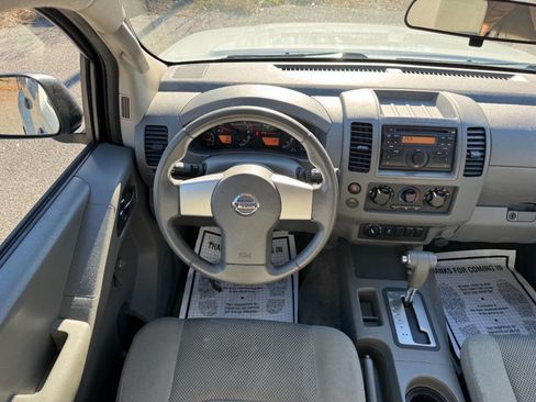 Used 2013 Nissan Frontier S image 41