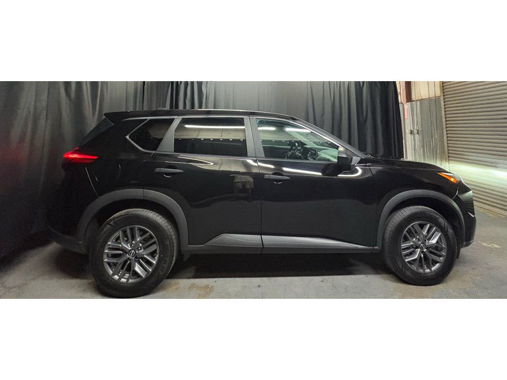 Used 2024 Nissan Rogue S AWD/4WD image 4
