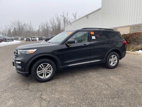Used 2022 Ford Explorer XLT image 8