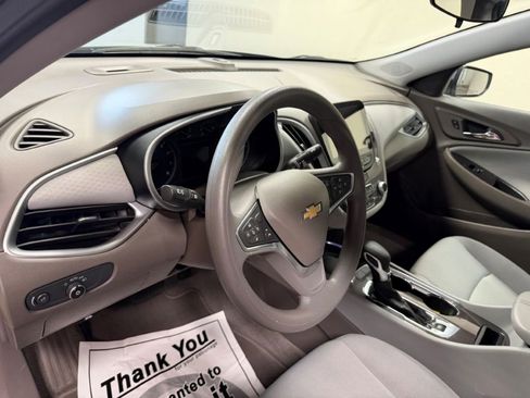 Used 2025 Chevrolet Malibu LT FWD image 3