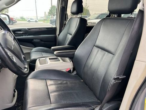 Used 2015 Chrysler Town & Country Touring-L w/ Driver Convenience Group FWD image 12