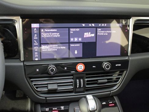 Used 2025 Porsche Macan image 28