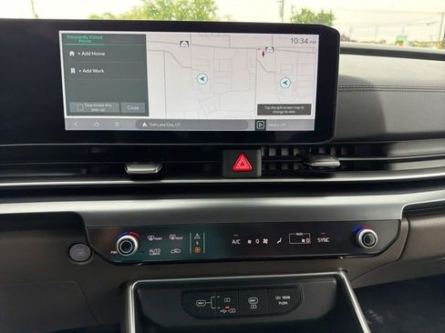 Used 2025 Kia Carnival FWD image 25