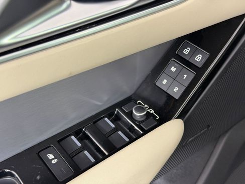 Used 2023 Land Rover Range Rover Velar R-Dynamic S image 23