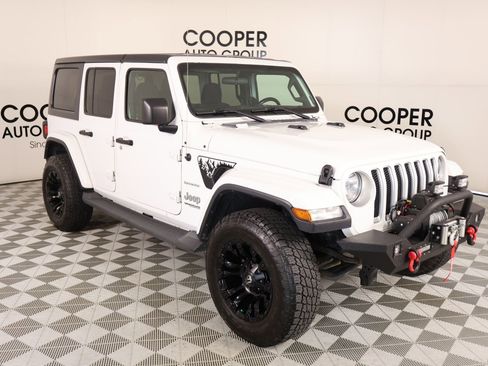 Used 2019 Jeep Wrangler Unlimited Sahara image 1