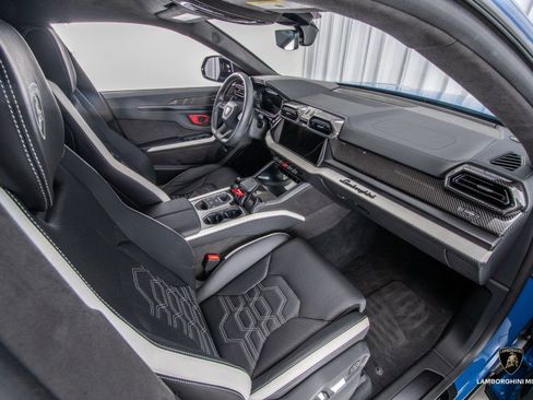 Used 2025 Lamborghini Urus SE image 61