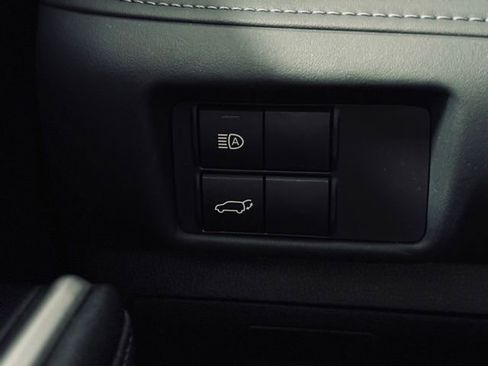 Used 2023 Toyota Highlander XLE image 32