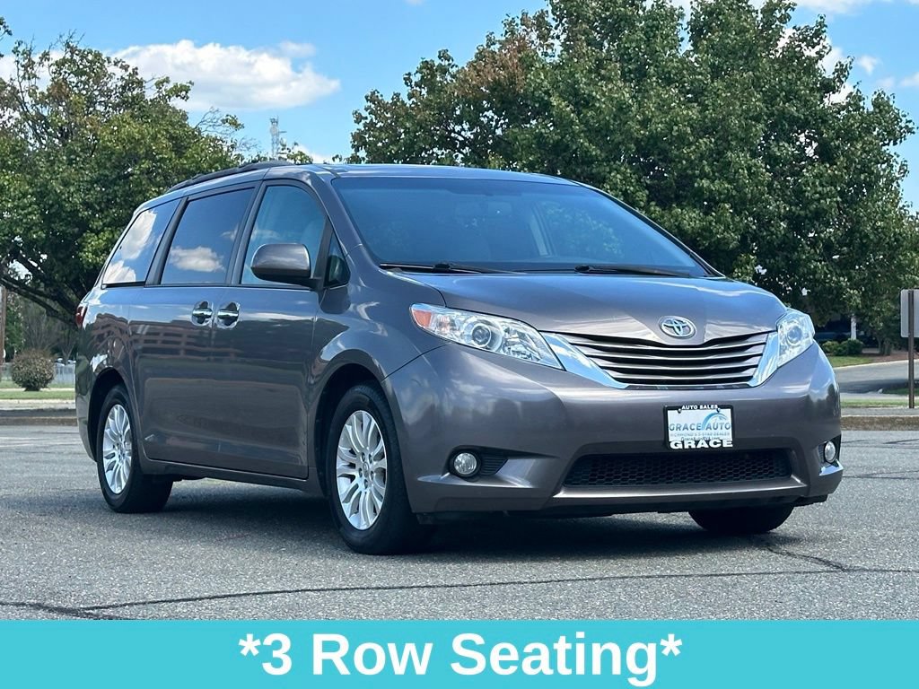 Used 2017 Toyota Sienna XLE FWD image 11