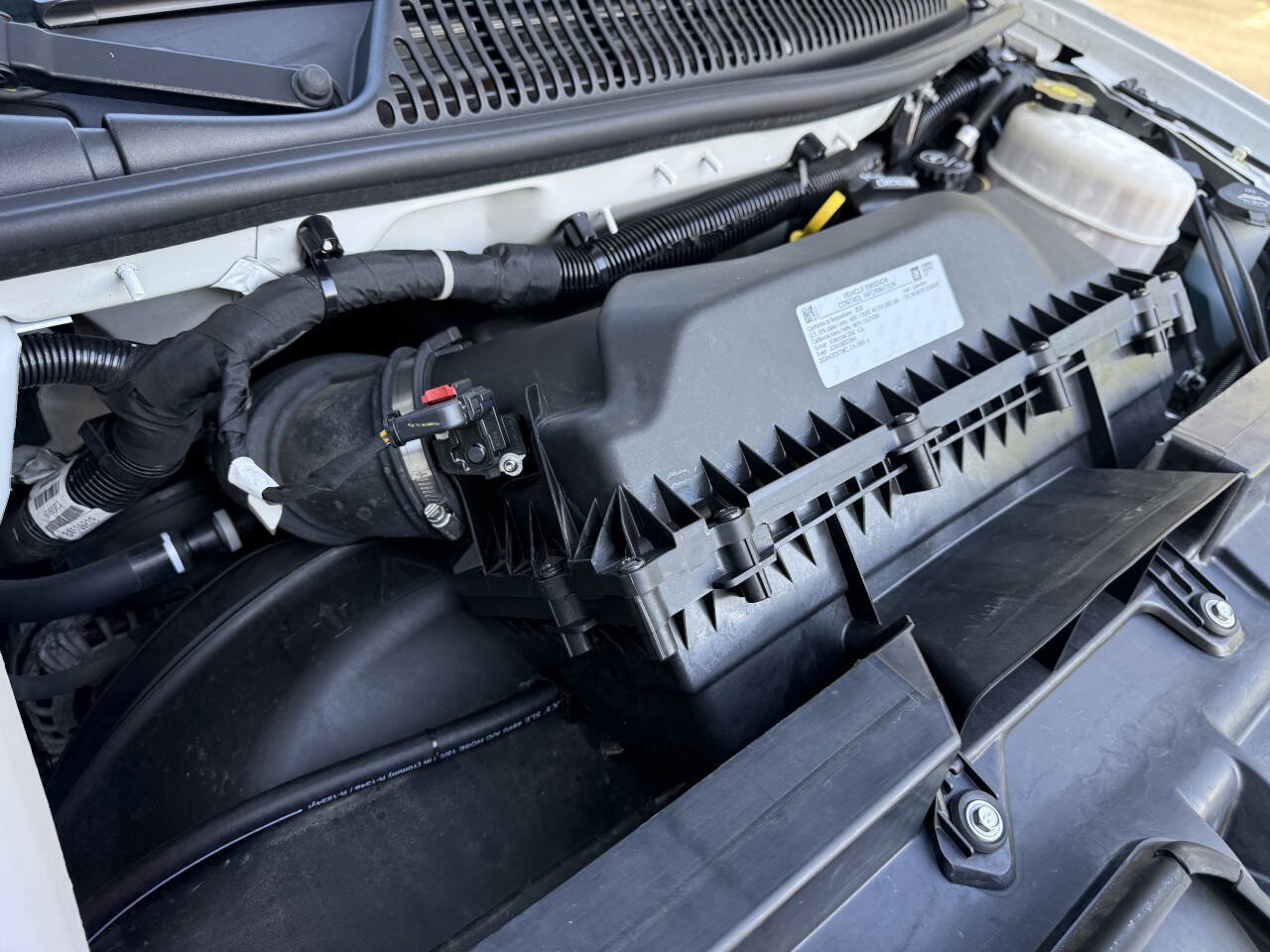 Used 2018 Chevrolet Express 2500 Extended w/ Driver Convenience Package RWD image 4