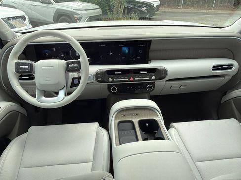 Used 2026 Hyundai Palisade SEL FWD image 2