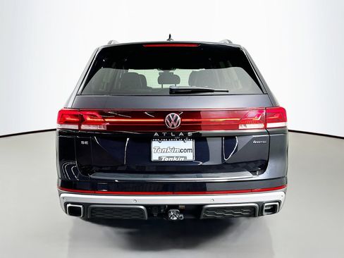 Used 2024 Volkswagen Atlas Peak Edition SE AWD/4WD image 7