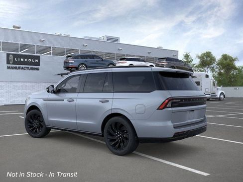 New 2026 Lincoln Navigator Reserve image 4