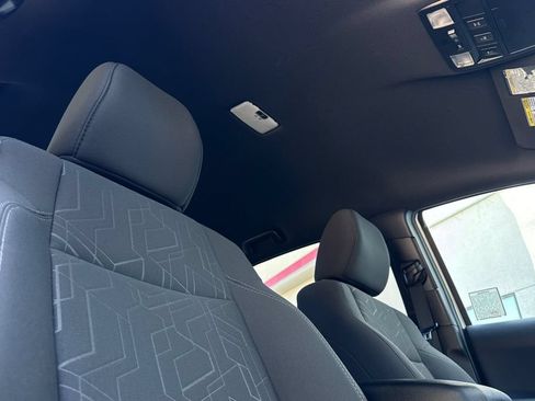 Certified 2017 Toyota Tacoma TRD Off-Road AWD/4WD image 15