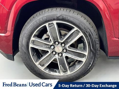 Used 2019 GMC Acadia Denali w/ Technology Package AWD/4WD image 39