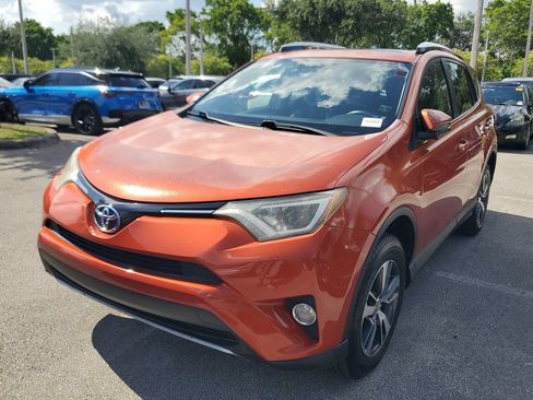 Used 2016 Toyota RAV4 XLE FWD image 2