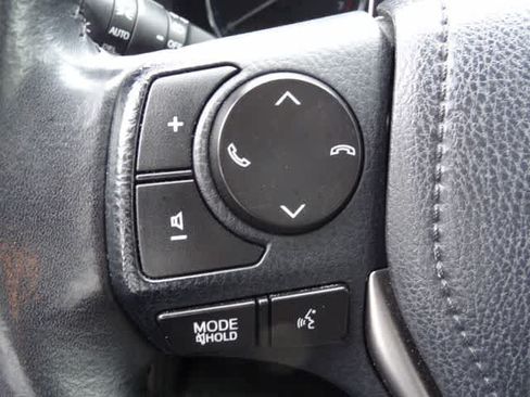 Used 2018 Toyota RAV4 Limited AWD/4WD image 12