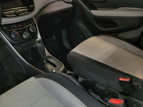 Used 2020 Chevrolet Trax LS FWD image 26