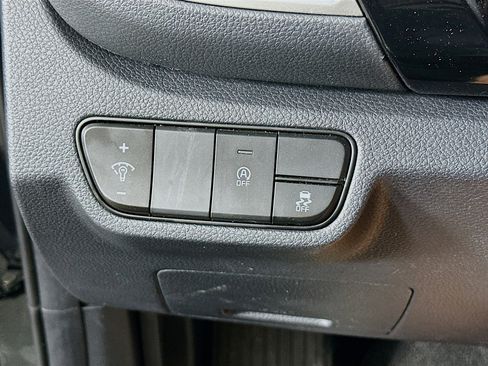 Used 2025 Kia Seltos S FWD image 17