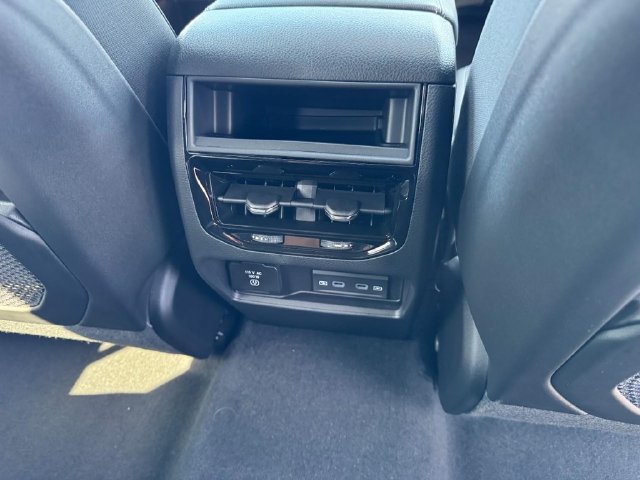 New 2027 Jeep Grand Cherokee Altitude AWD/4WD image 11