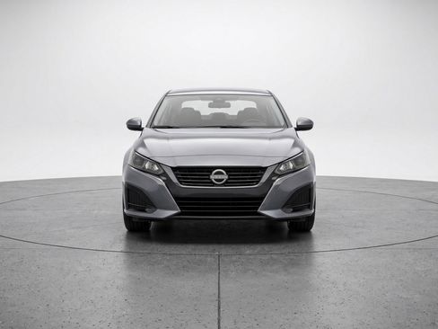 Used 2025 Nissan Altima 2.5 SV FWD image 2