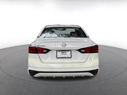 Used 2025 Nissan Altima 2.5 SV FWD image 9
