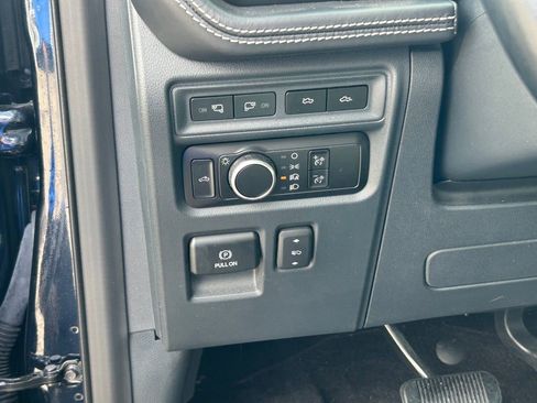 Used 2023 Ford F150 Lightning Platinum image 40