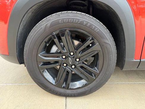 Used 2024 Chevrolet Trax ACTIV w/ Sunroof Package FWD image 9