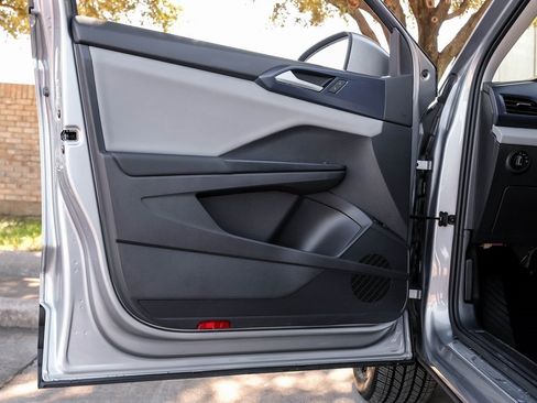 Used 2022 Volkswagen Taos SE image 55