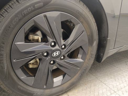 Used 2022 Hyundai Elantra SEL FWD image 31