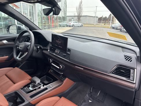 Used 2024 Audi Q5 e Premium Plus image 18