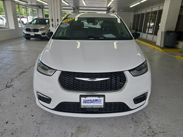 Used 2024 Chrysler Pacifica Touring-L FWD image 8