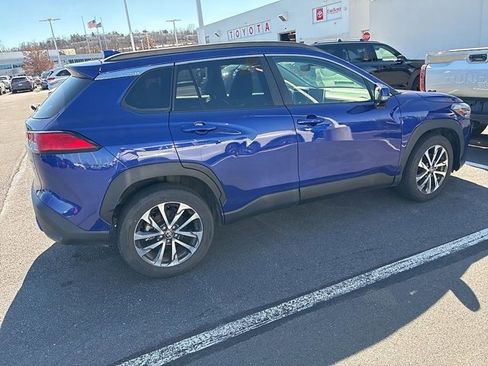 Used 2023 Toyota Corolla Cross XLE image 5