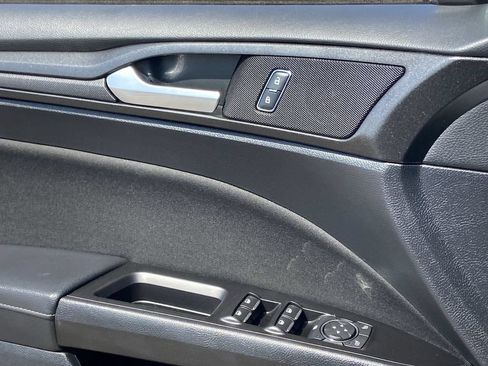 Used 2018 Ford Fusion SE w/ Equipment Group 201A FWD image 19