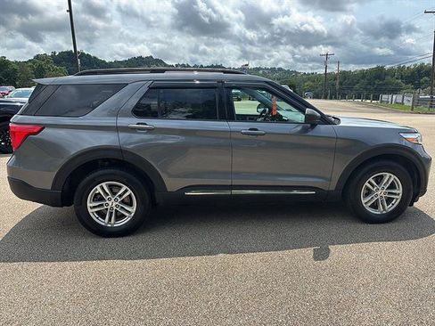 Certified 2022 Ford Explorer XLT w/ Equipment Group 202A AWD/4WD image 5