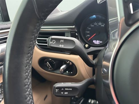 Used 2020 Porsche Macan image 25