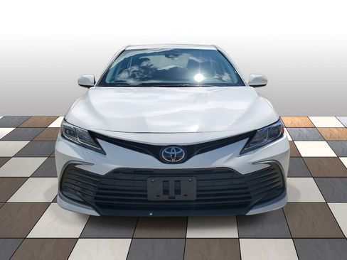 Used 2021 Toyota Camry LE image 2