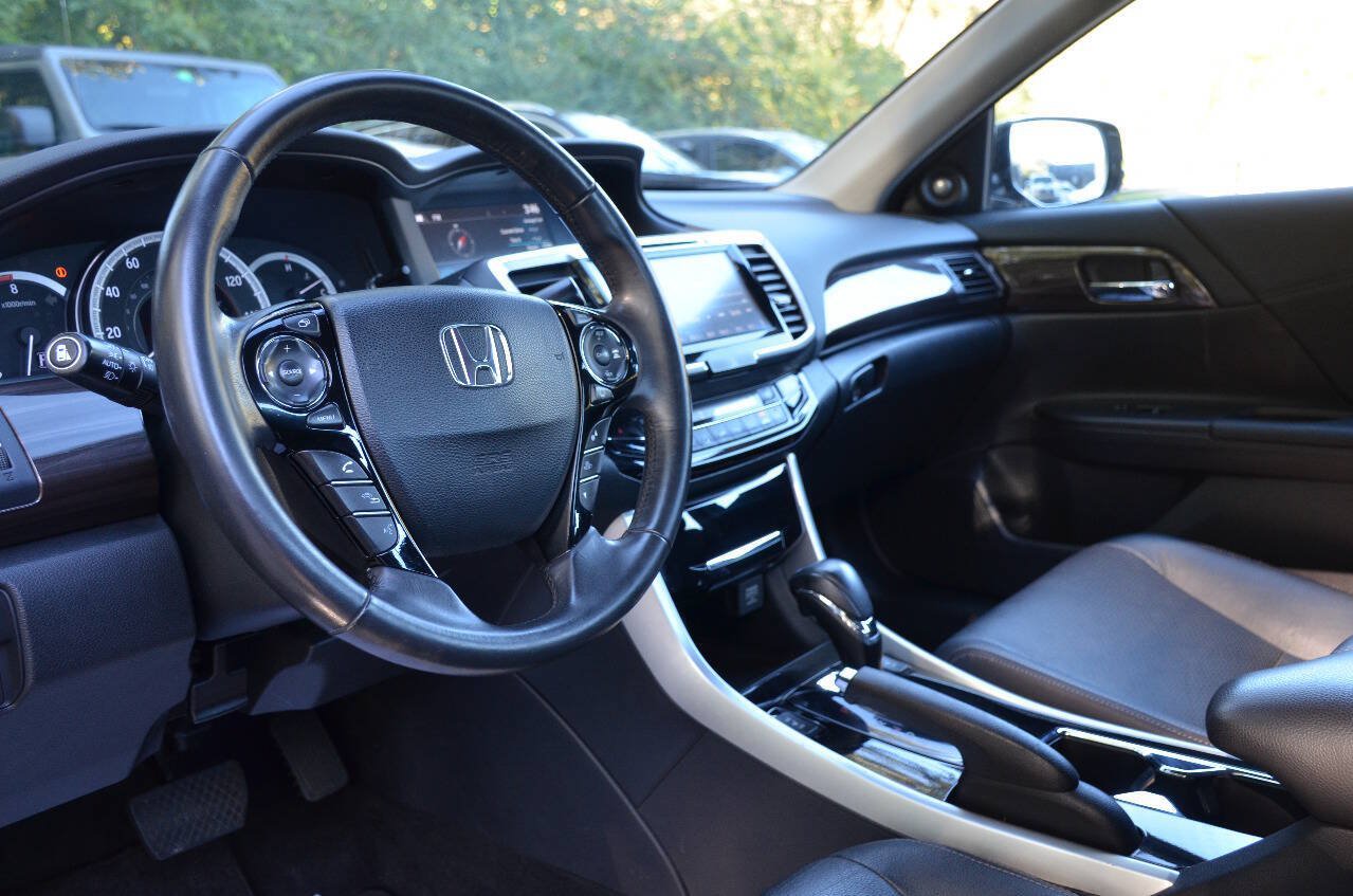 Used 2017 Honda Accord EX-L image 16
