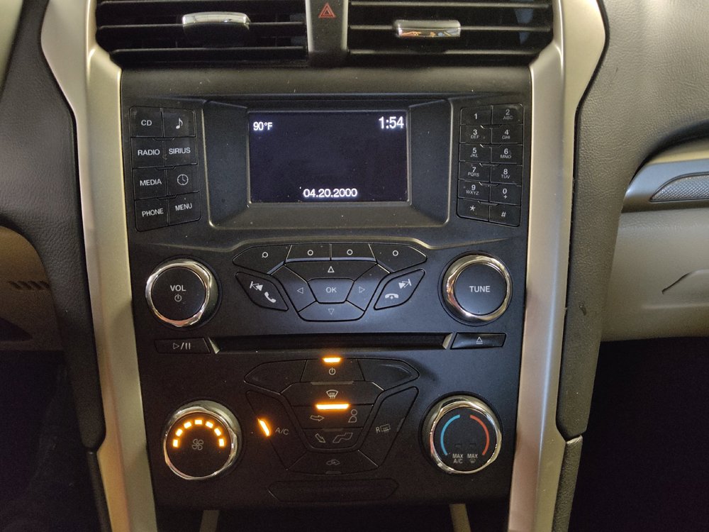 Used 2016 Ford Fusion SE FWD image 25