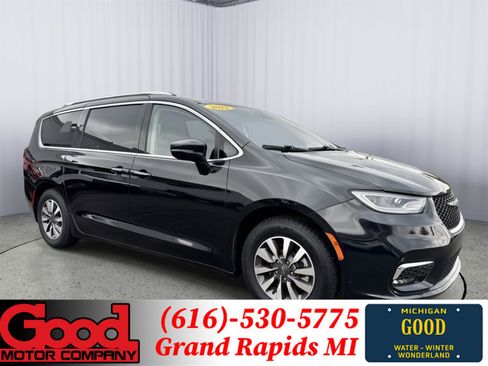 Used 2021 Chrysler Pacifica Touring-L FWD image 1