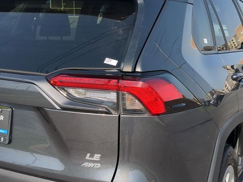 Used 2021 Toyota RAV4 LE w/ Carpet Mat Package (TMS) AWD/4WD image 12