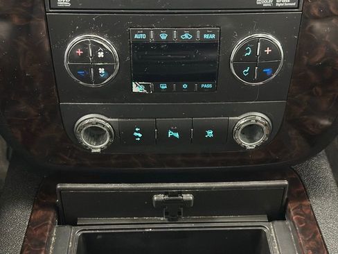 Used 2011 GMC Yukon XL Denali image 21